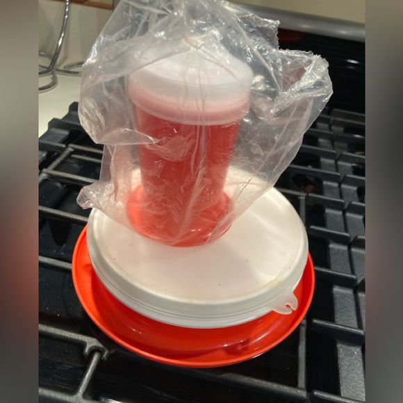 Vintage Tupperware kids sippy tumbler and divided  bowl set - Picture 1 of 8